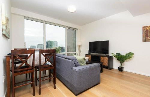 Snug 3BR HighRise with Pool, Spa & Rooftop Views - Foto 4