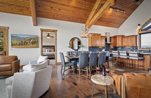 Teton Melody by KABINO Partial Air Conditioning Hot Tub FirePit Foosball Telescope Games WiFi Grill Mtn Views - Foto 6