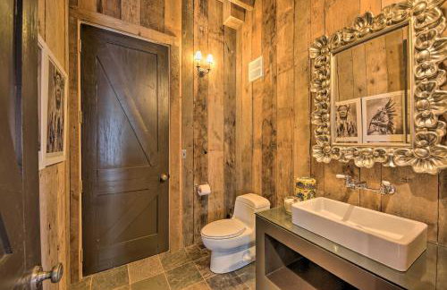 Luxe Barndominium with Home Gym, Theater, and More! - Foto 11