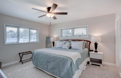 Beachside snowbird escape with fenced yard & washer/dryer - walk to beach access - Foto 19