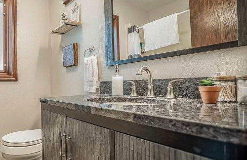 Waterfront Home with Dock Sleeps 8 - Foto 39