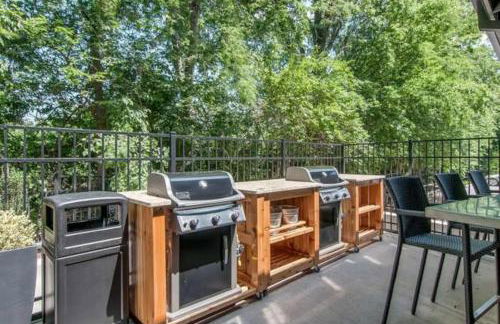 One-Of-A-Kind! Roll Up Garage Door-Pool, Speakeasy - Foto 24