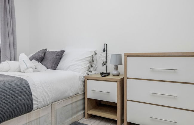 Remarkable 1-bed Studio in Dagenham - Photo 4