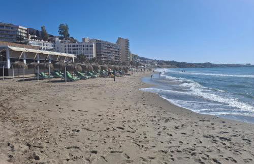 HAPPY HOLIDAYS - Photo 40