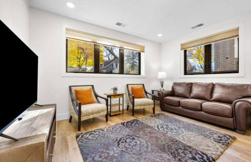 Capri Unit 001 in the Heart of Downtown TC - Foto 32