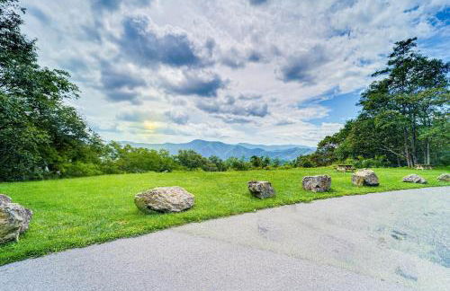 Wintergreen Resort Home with 2 Decks and Ski Access! - Foto 38