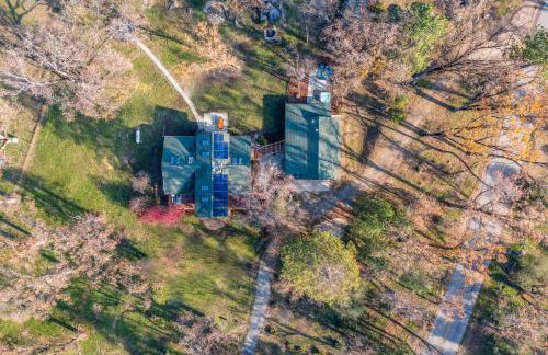 Log Cabin sleeps 20 with hot tub, EV Charger, firepit - Foto 14