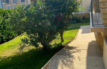 T3 rénové, jardin parking & garage privé, proche centre - Photo 16