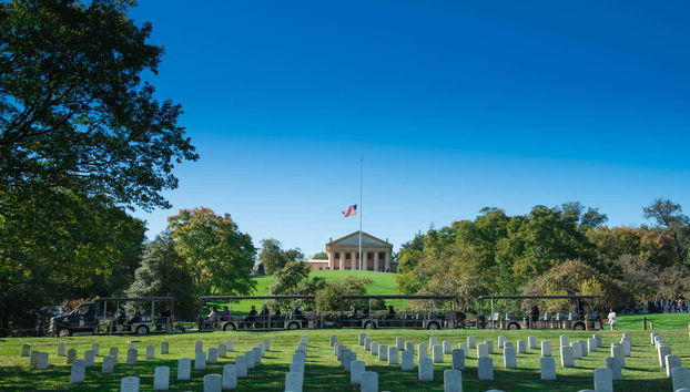 Recorriendo el Cementerio de Arlington en tren