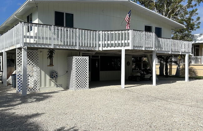 Beautiful Updated Stilted Home Makes For A Super Getaway. 3 Bedroom Home by RedAwning - Foto 62