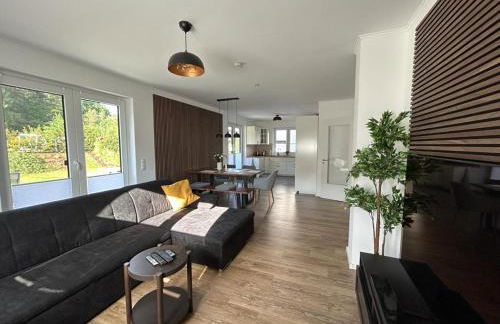 Exklusive Ferienwohnung bei Berlin, bis 5 Gäste, große Terrasse, Garten - Foto 4