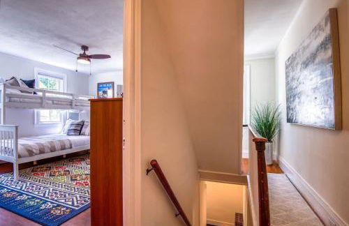 Spacious 6BR close to Portsmouth beaches and UNH - Photo 13