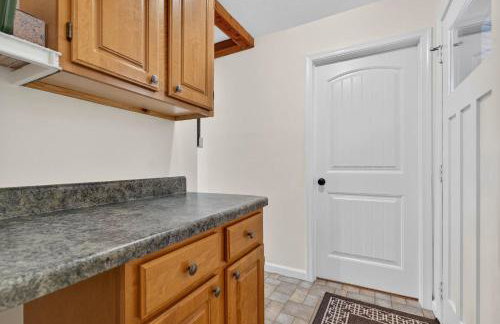 20 acres w Private Pavilion, Fireplace & Fire Pit - Foto 19