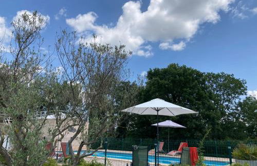 SOUS UN OLIVIER Gîte Le Mûrier, au calme avec climatisation et piscine - Foto 13