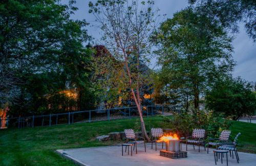 Urban Farmstead Family Retreat - Game Barn - Foto 3