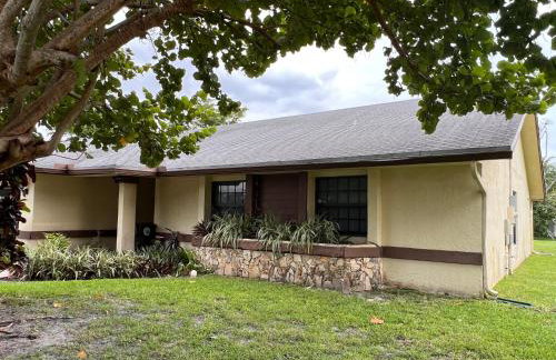 Entire Single Family home 3 bed 2 bath in water front big cozy back yard view - Foto 16