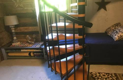 Petting Zoo! Hot Tub, 15 acres, stream & Romance! - Foto 7