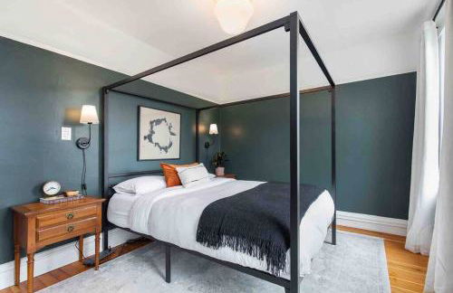 Spacious Retreat with guest house, game room, parking in N Tacoma - Foto 29