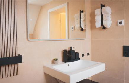 140qm Luxuriöses Penthouse mitten in Schwäbisch Gmünd, 70qm Dachterrasse & Top-Lage, mit WHIRPOOL, Jetzt buchen! - Foto 40