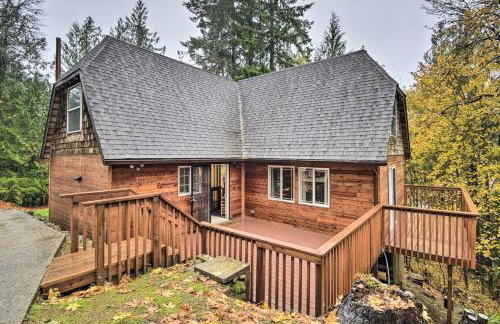 Creekside Cabin Retreat with Private Hot Tub - Foto 1