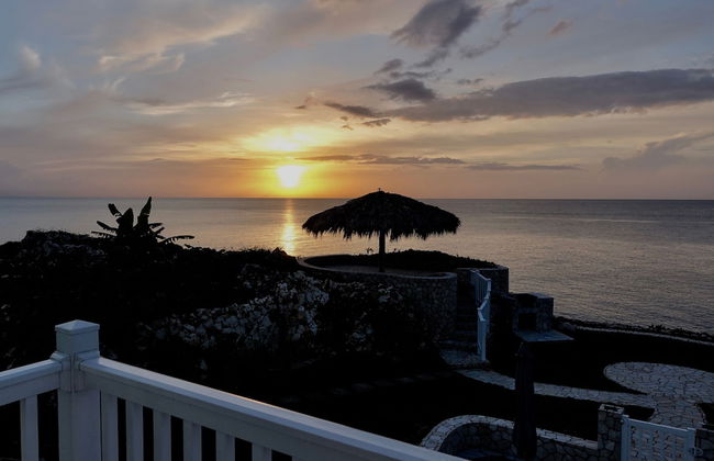 Stunning Ocean View - Photo 34