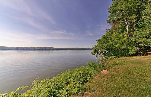 Waterloo Home with Fire Pit - half Mi to Boat Ramp! - Foto 48