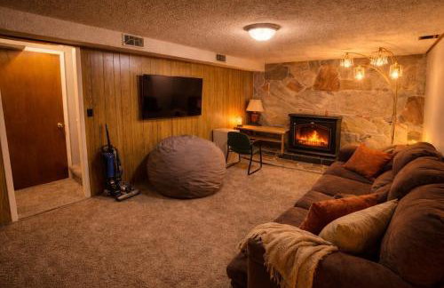 Spacious 4BR Retreat Near Idaho Falls Airport - Photo 2