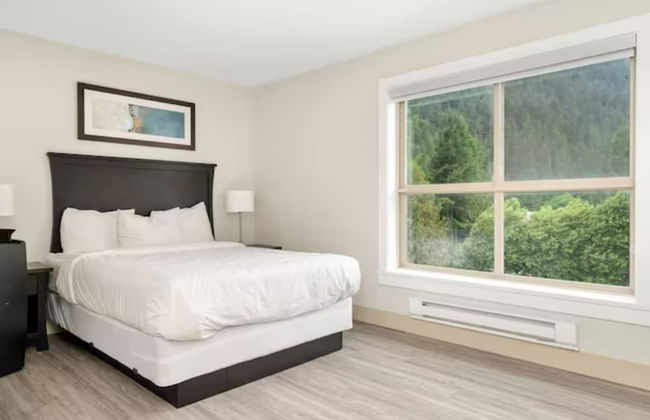 Penthouse Lake Home 3BR Amazing View - Photo 2