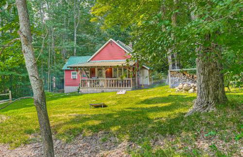 Less Than 8 Mi to Gore Mountain! Family Cottage with Porch - Foto 27