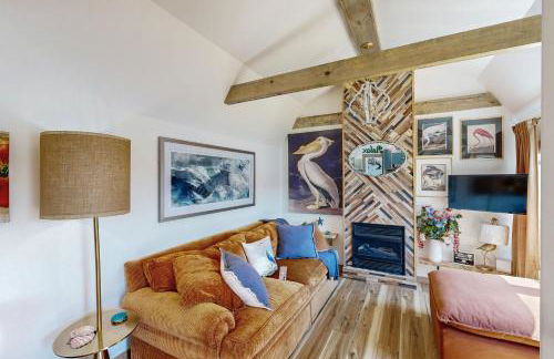 Hot Tub and Fire Pit Lakeside Getaway, Dogs Welcome - Foto 4