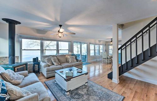 Lakefront Home with Gorgeous Sunsets, Kayaks, and Pier - Foto 5