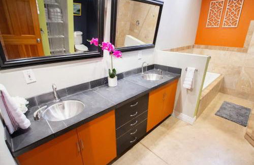 Trendy Modern Loft in Rino Art District - Photo 6