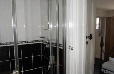 Shepherd's Watch Cottage - 5* Cyfie Farm with private hot tub - Foto 12