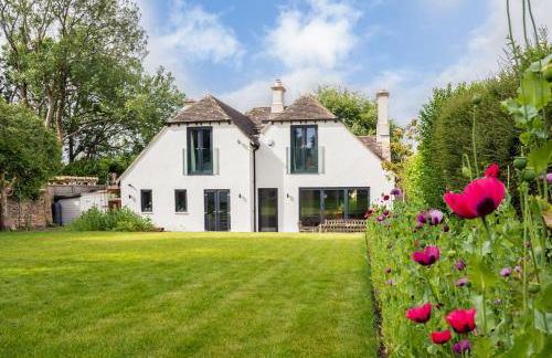 Stunning 5 Bed in the Centre of Bourton! - Photo 72