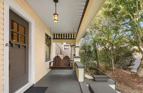 Refined Seattle Craftsman - Perfect Family Retreat near Parks, Zoo & UW - Foto 5