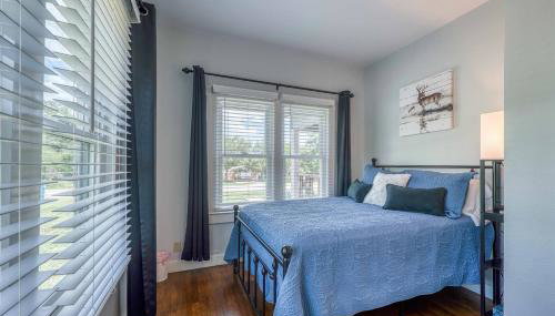 Bandera Bungalow - River, Downtown, Peaceful fenced corner lot! King bed! - Foto 5