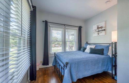 Bandera Bungalow - River, Downtown, Peaceful fenced corner lot! King bed! - Foto 5