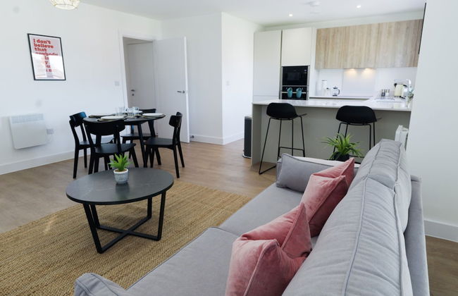 Luxury Manchester Apartment - Pink - Photo 15