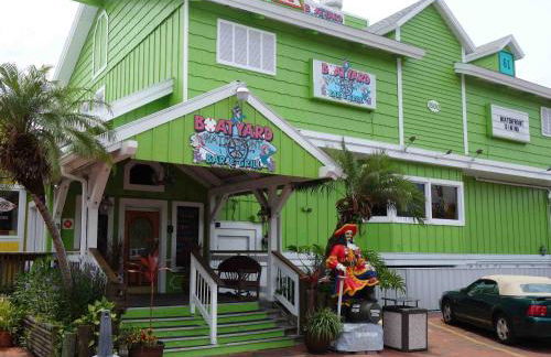 New! Remodeled, Pool-Side, 1-min to Beach Path! - Foto 72