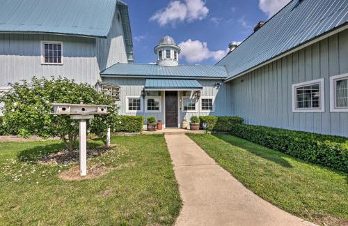 Luxe Barndominium with Home Gym, Theater, and More! - Foto 45