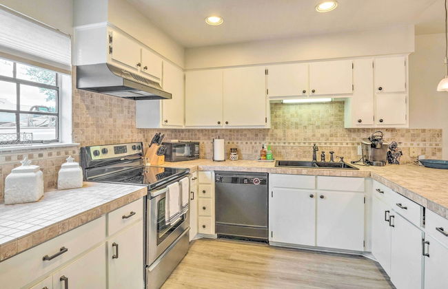 Horseshoe Bay Townhome w/ Patio & Outdoor Pool - Foto 16