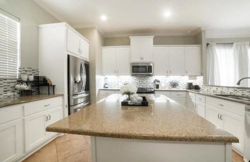 3 BD Townhome w Rooftop Terrace w Free Parking - Foto 5