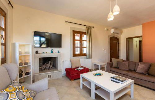 Ilys Home, a Country-chic Retreat with Pool & BBQ, By ThinkVilla - Photo 21