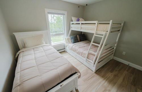 NEW! Modern Getaway - Hot Tub l Fire Pit l Pool table - Foto 22