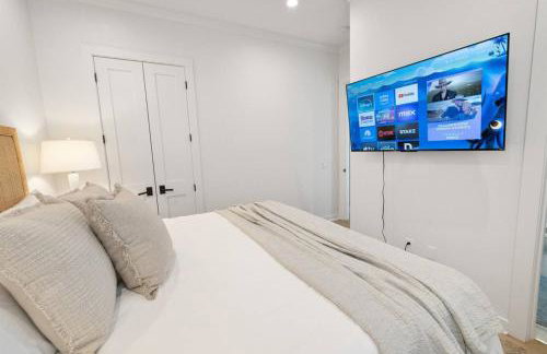 Chandeluer Shore 9 - Steps to Beach, Pet-Friendly, Pool, Fast WiFi - Foto 16