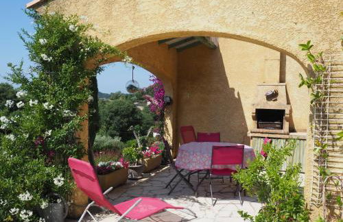 Holiday cottage with private terrace, Bellegarde - Foto 1