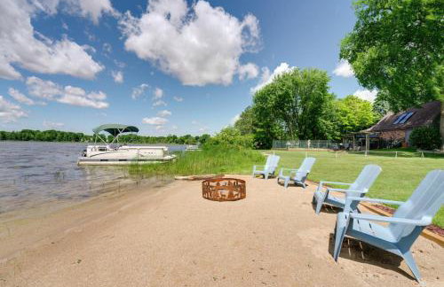 Lakefront Retreat with Views and Decks and Fire Pit - Foto 46