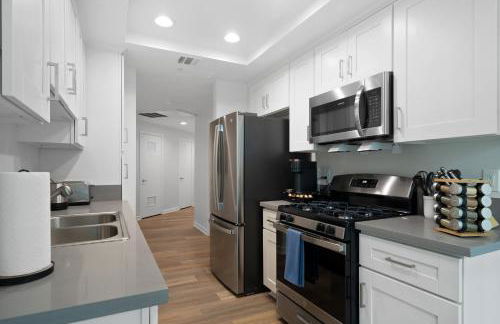 The Turquoise Lounge - Chic 2BR Beach view Pool, Sauna - Foto 26