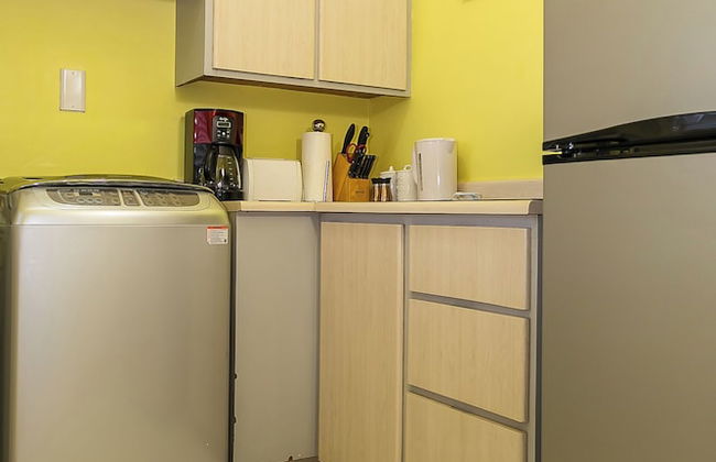 Silver Palms Charming 1BR Private Beach and Pool - Photo 4