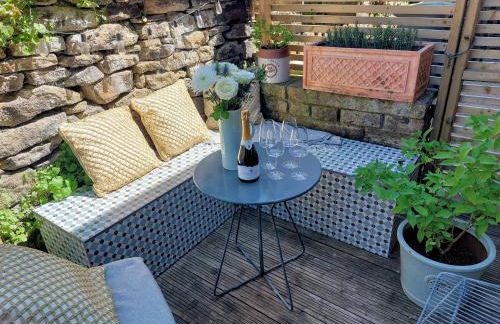 Sett Cottage, Hayfield - Photo 1